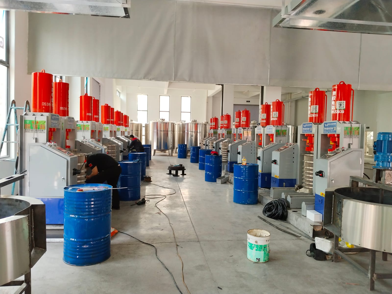 Hydraulic presses wrapped in stretch film for export at a customer site