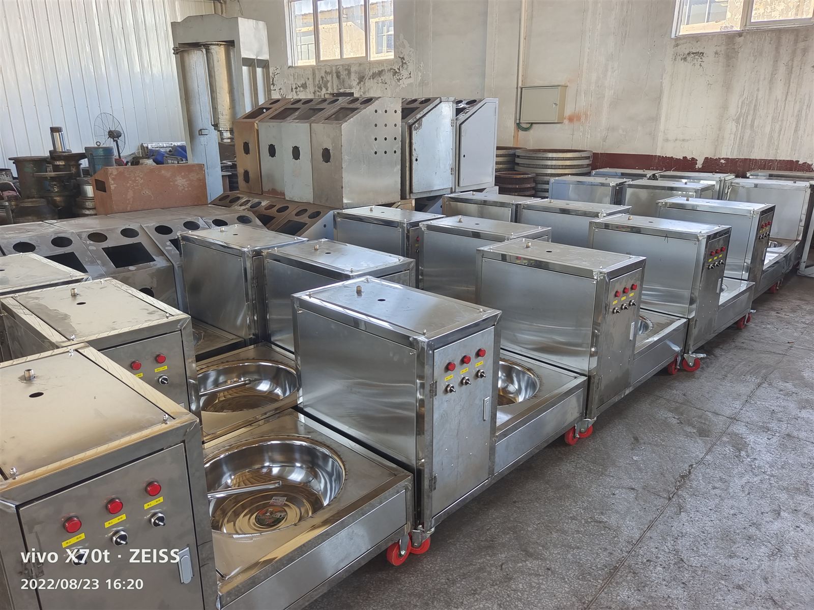 Stainless steel oil filter machines on the production line