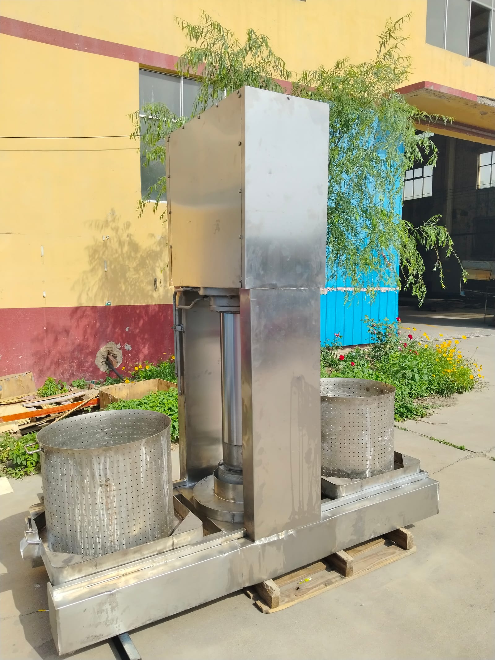 Stainless Steel Coconut Juice Press - 304 food-grade stainless steel 300-ton hydraulic press for coconut milk, fruit juice and vegetable dewatering