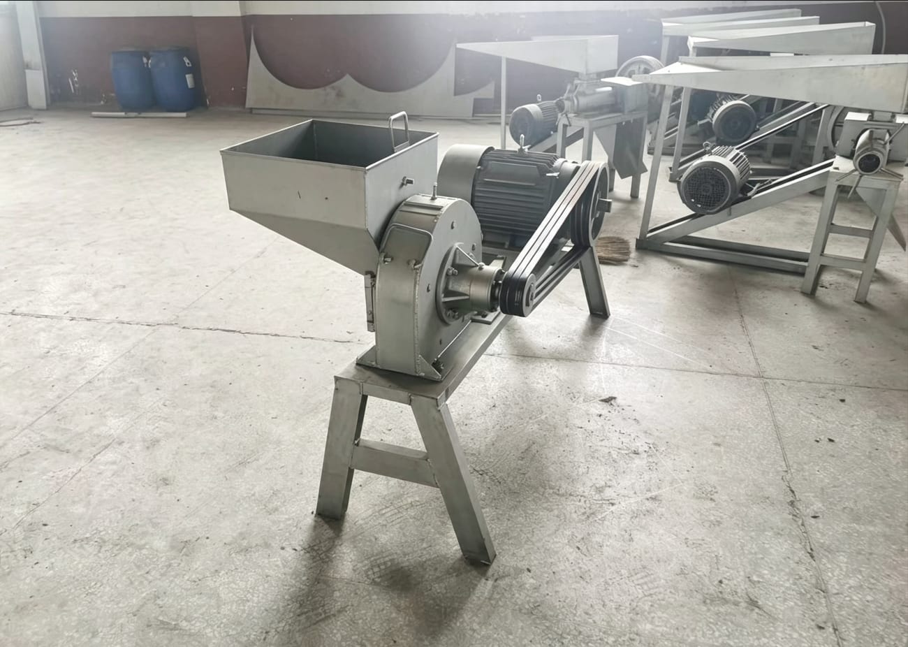 220 High-Speed Pulverizer - Flywheel-style pulverizer with interchangeable screens — grinds hard oilseeds down to micron level, including in-shell walnuts