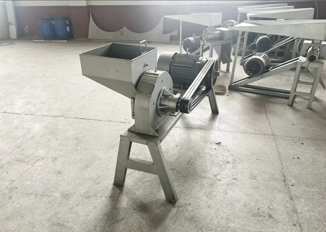 220 High-Speed Pulverizer - Flywheel-style pulverizer with interchangeable screens — grinds hard oilseeds down to micron level, including in-shell walnuts