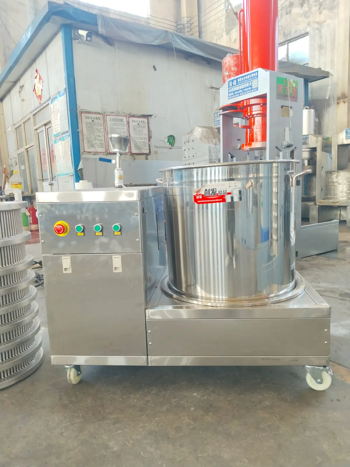 Steamer for the oilseeds powder